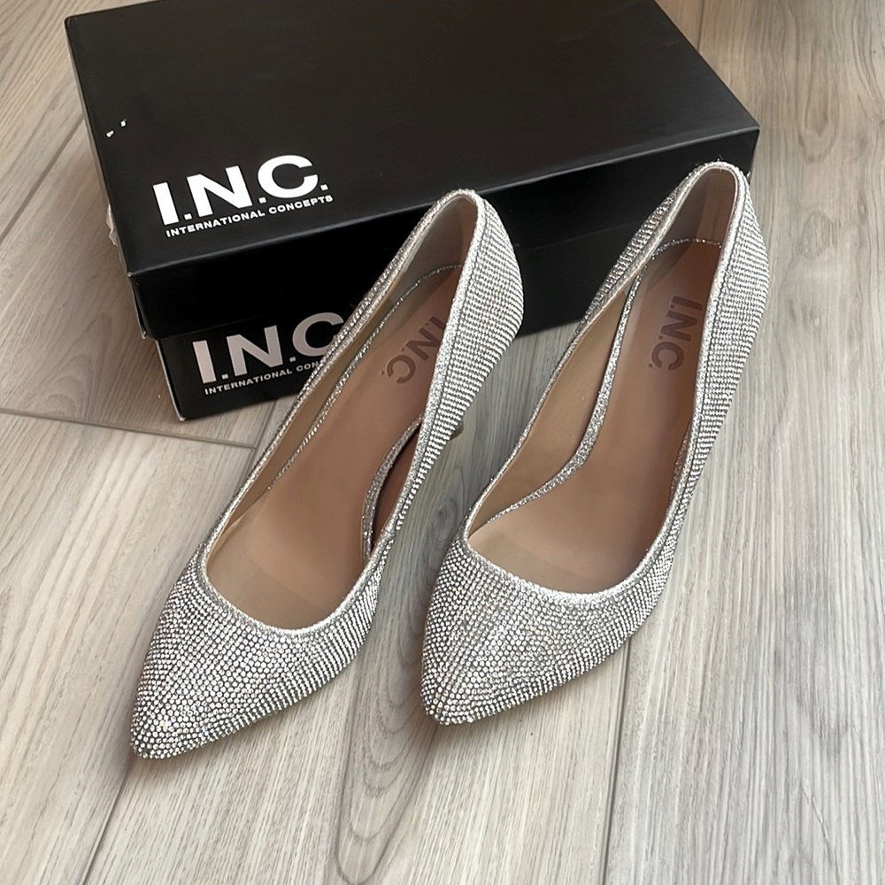 INC INTERNATIONAL CONCEPTS WOMEN'S SILVER RHINESTONE POINT TOE ZITAH PUMPS 6M